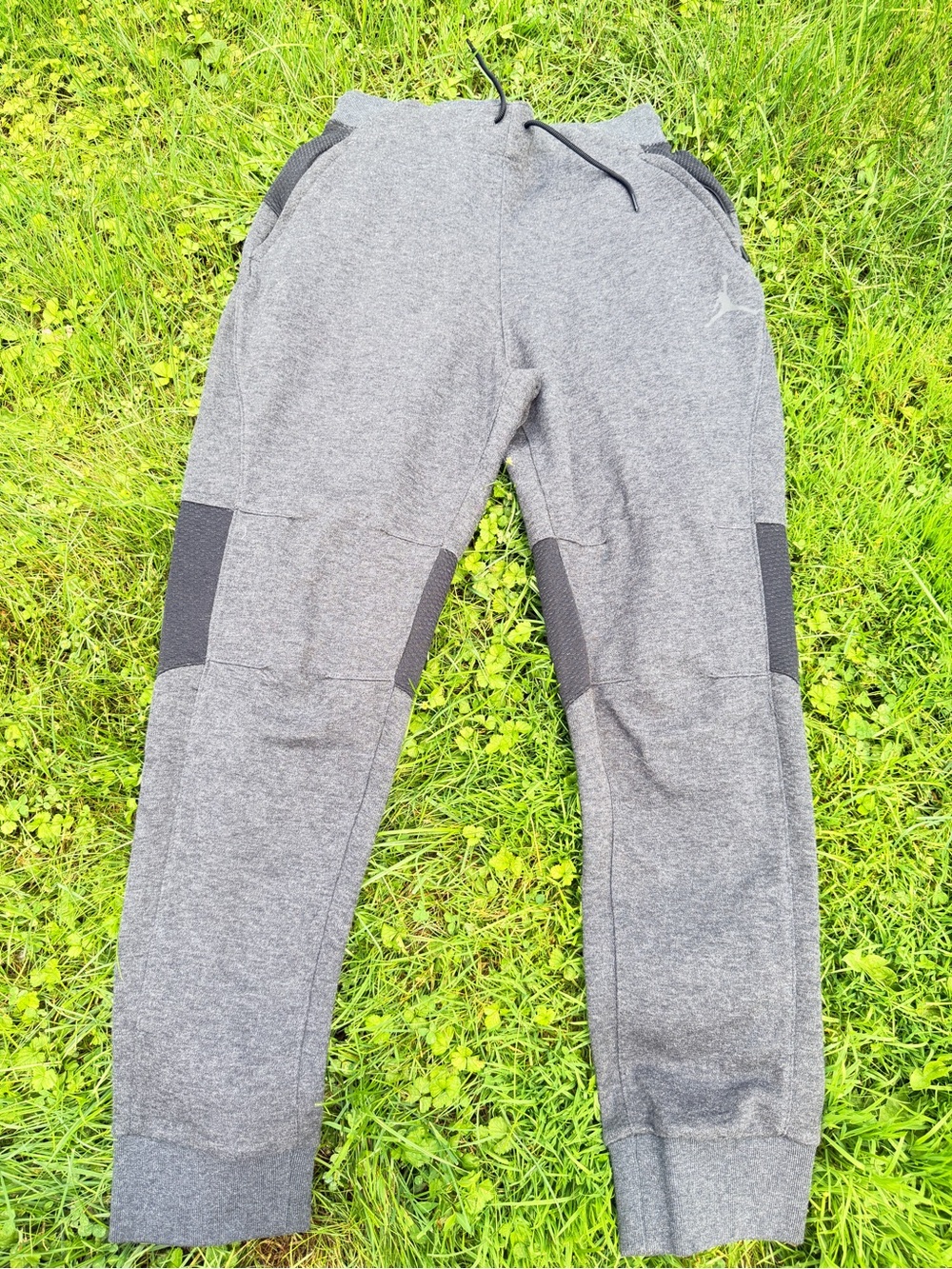 Jordan Men's Heather Gray Jogger Sweatpants with Black Accents